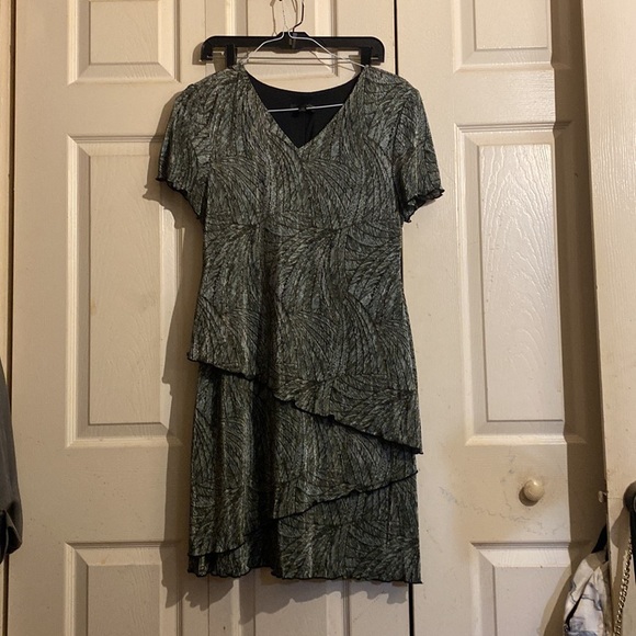 Dress with layered look velvet type fabric kind of shinny very nice - Picture 5 of 8